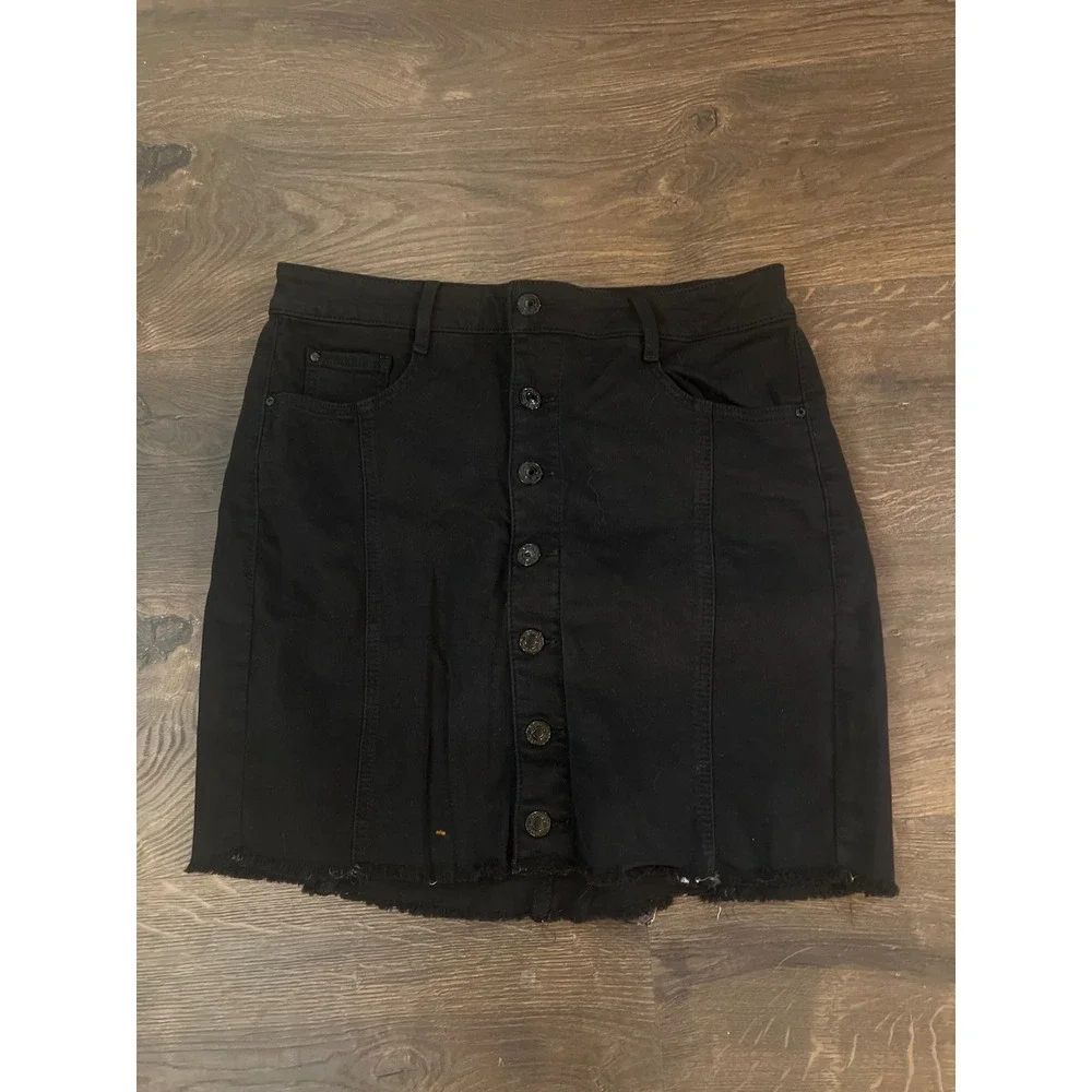 Guess Black Denim Button Front Mini Skirt Raw‎ Hem  Size Medium Women